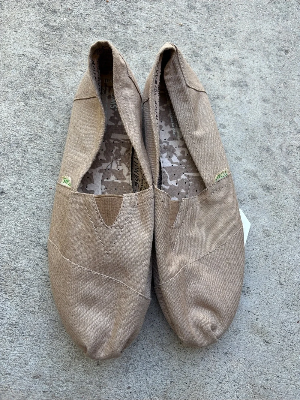 Toms Men’s Classic canvas slip ons nwt earth wise color sand recyclable 11Us